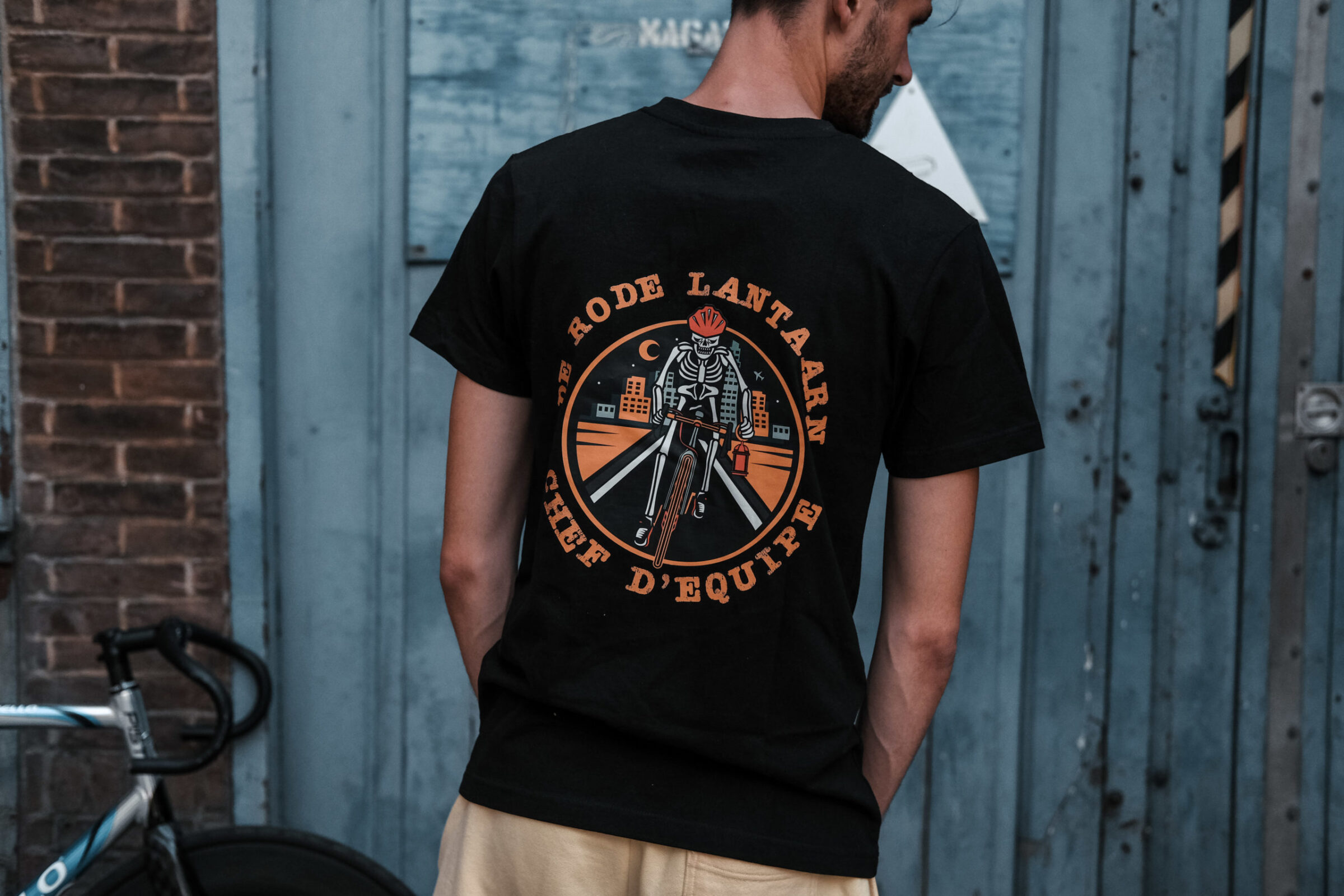 t-shirt zwart de rode lantaarn